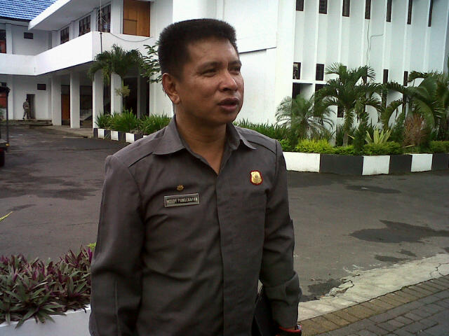 Satpol PP Razia Pedagang Pendatang di Pasar Tondano
